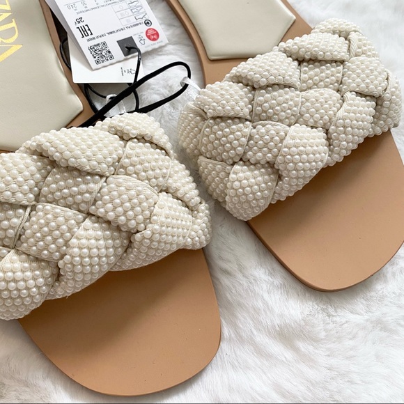 Zara Flats - Picture 2 of 5